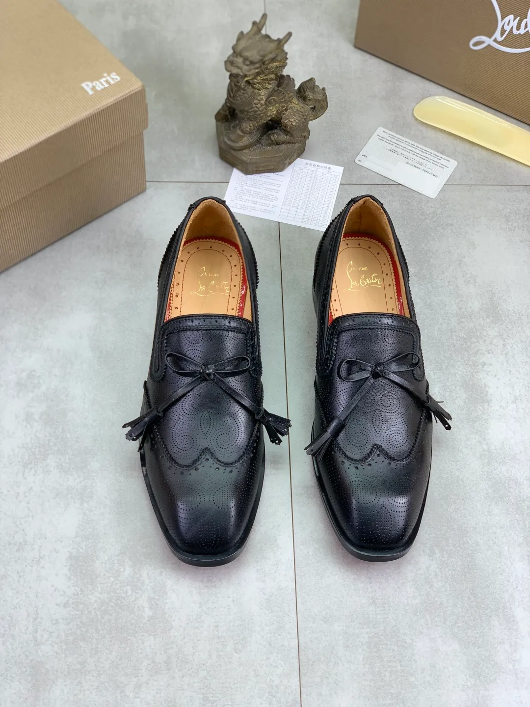 Men's shoes 💰P760 new style 💰high version 🇮🇹 CL red bottom series top purchasing original order series🔍🔍/🇮🇹Italian imported cowhide, imported genuine leather lining💪💪, completely 1⃣️ vs 1⃣️🇮🇹💪💪, ⚠Sole: The original sole provided by the original factory, the exclusive movable molded sole is super comfortable, ⚠Original factory follow-up goods, 🔍🔍high quality, you can come in and out at will, welcome to compare ⚠Size: 38-44 (45 46 can be customized)